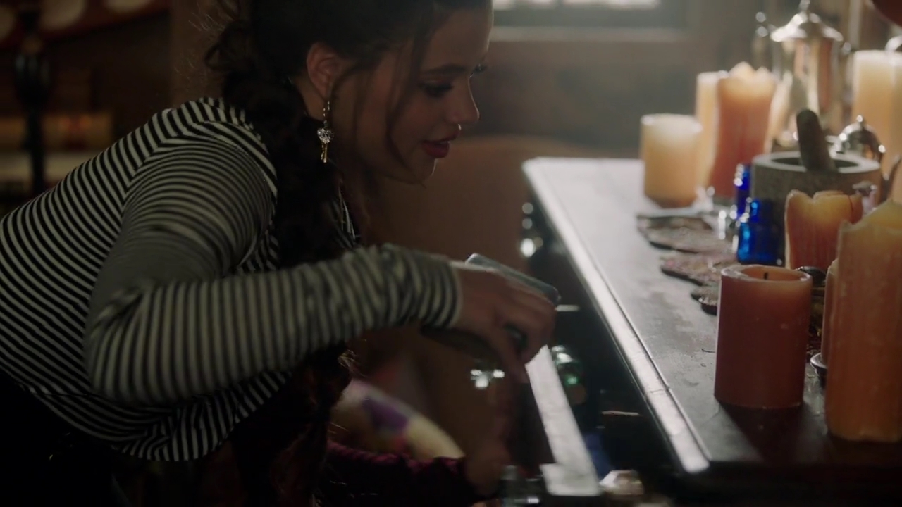 Charmed-Online-dot-nl_Charmed-1x17Surrender01215.jpg Charmed-Online-dot-nl_Charmed-1x17Surrender01215.jpg