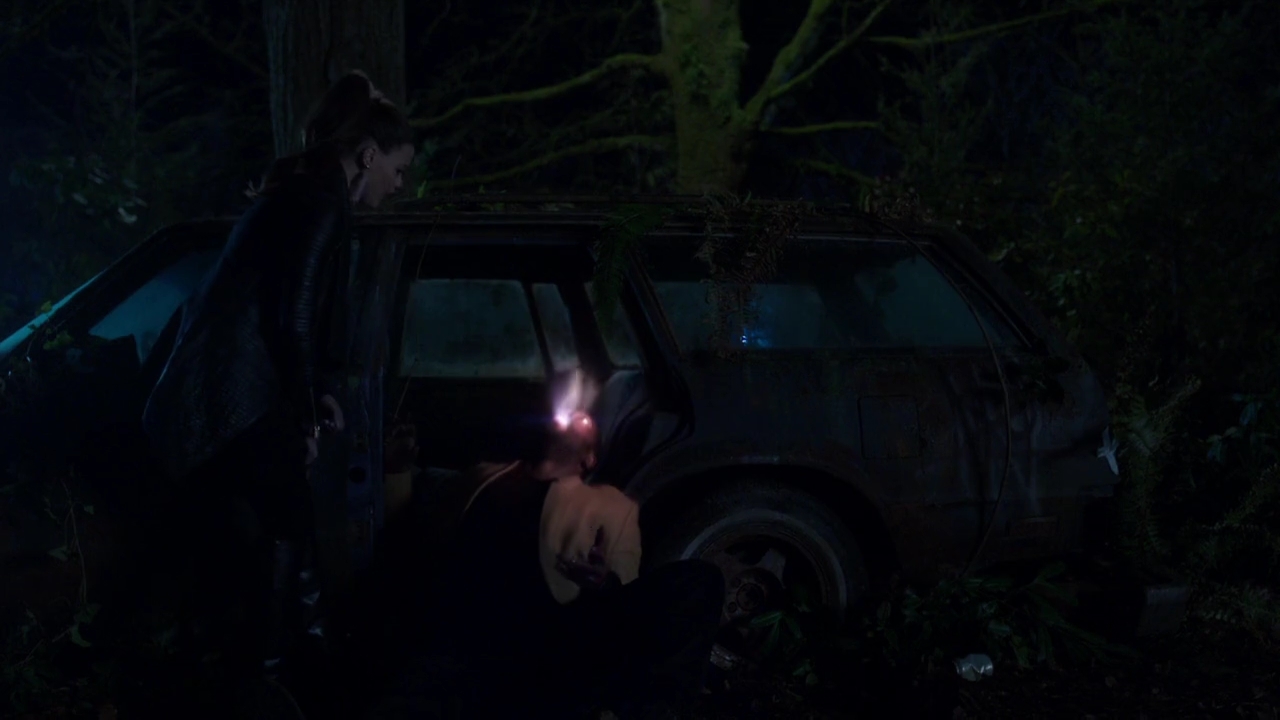 Charmed-Online-dot-nl_Charmed-1x18TheReplacement01695.jpg