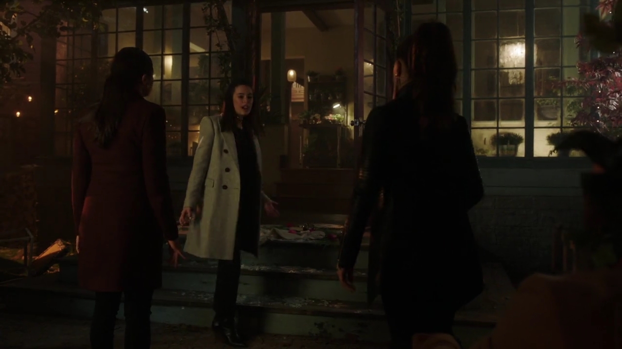 Charmed-Online-dot-nl_Charmed-1x18TheReplacement01729.jpg