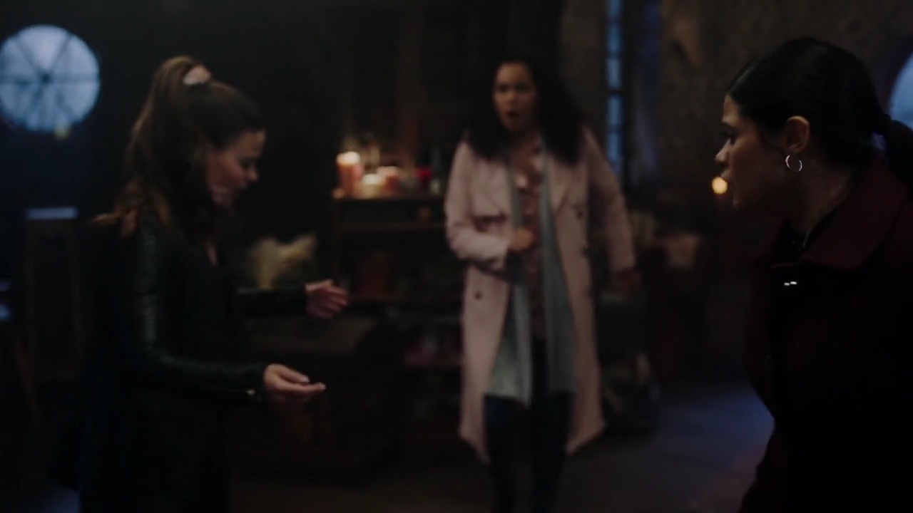 Charmed-Online-dot-nl_Charmed-1x18TheReplacement01789.jpg
