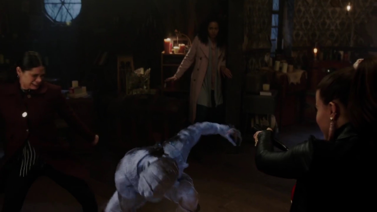 Charmed-Online-dot-nl_Charmed-1x18TheReplacement01829.jpg