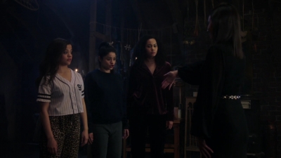 Charmed-Online-dot-nl_Charmed-1x18TheReplacement00135.jpg