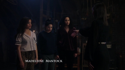Charmed-Online-dot-nl_Charmed-1x18TheReplacement00136.jpg