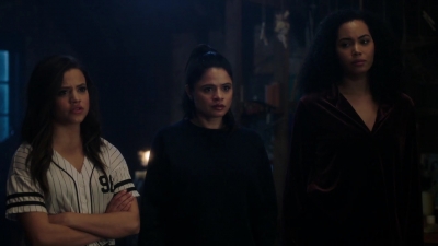 Charmed-Online-dot-nl_Charmed-1x18TheReplacement00193.jpg