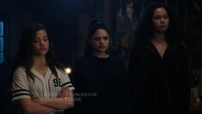 Charmed-Online-dot-nl_Charmed-1x18TheReplacement00203.jpg