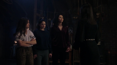 Charmed-Online-dot-nl_Charmed-1x18TheReplacement00236.jpg