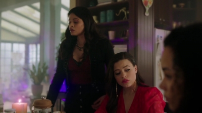 Charmed-Online-dot-nl_Charmed-1x18TheReplacement00292.jpg