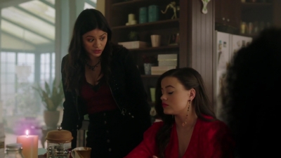 Charmed-Online-dot-nl_Charmed-1x18TheReplacement00298.jpg