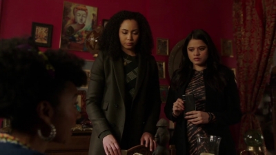 Charmed-Online-dot-nl_Charmed-1x18TheReplacement00651.jpg