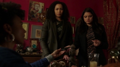 Charmed-Online-dot-nl_Charmed-1x18TheReplacement00660.jpg