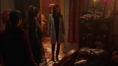 Charmed-Online-dot-nl_Charmed-1x18TheReplacement01301.jpg