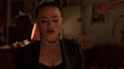 Charmed-Online-dot-nl_Charmed-1x18TheReplacement01328.jpg