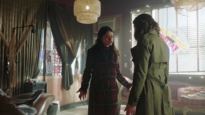 Charmed-Online-dot-nl_Charmed-1x18TheReplacement02171.jpg