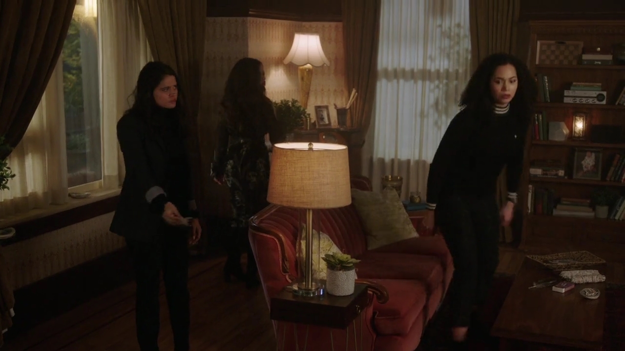 Charmed-Online-dot-nl_Charmed-1x20Ambush01459.jpg Charmed-Online-dot-nl_Charmed-1x20Ambush01459.jpg