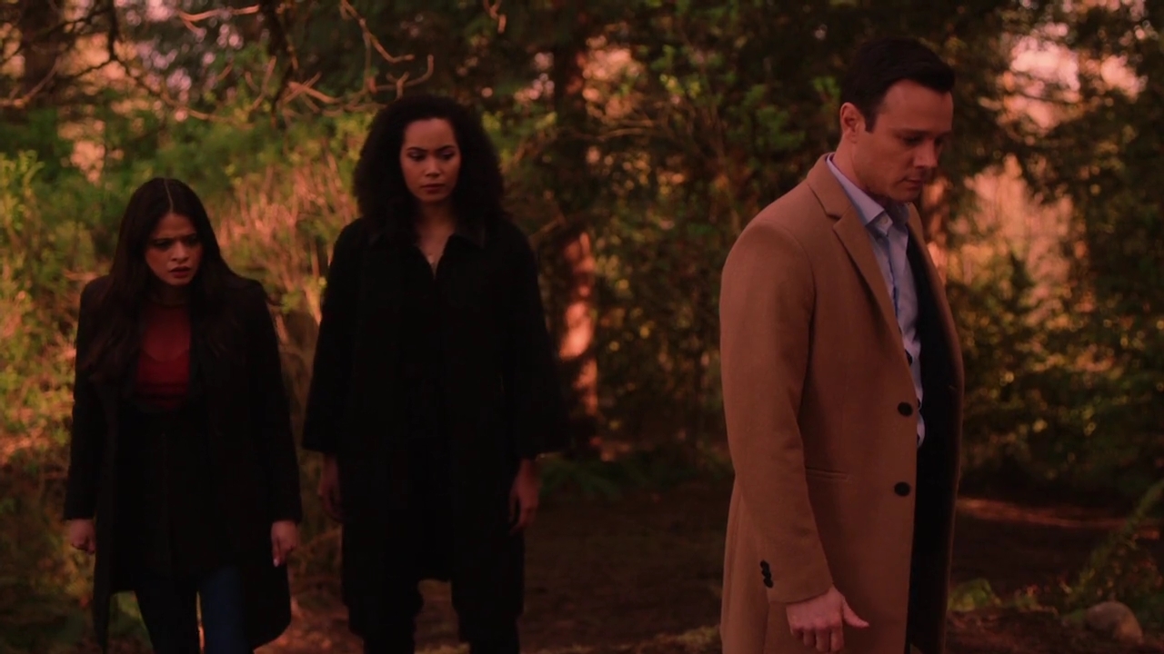 Charmed-Online-dot-nl_Charmed-1x21RedRain01922.jpg