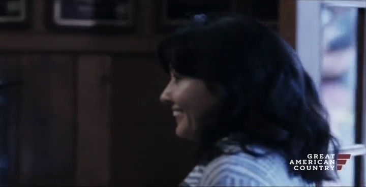 Charmed-Online-dot-net_OffTheMapWithShannenandHolly-S01E01-02-0800.jpg