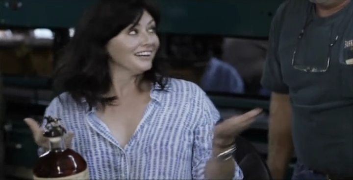 Charmed-Online-dot-net_OffTheMapWithShannenandHolly-S01E01-02-0945.jpg