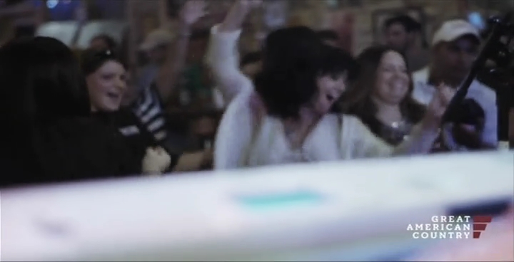 Charmed-Online-dot-net_OffTheMapWithShannenandHolly-S01E03-04-1140.jpg