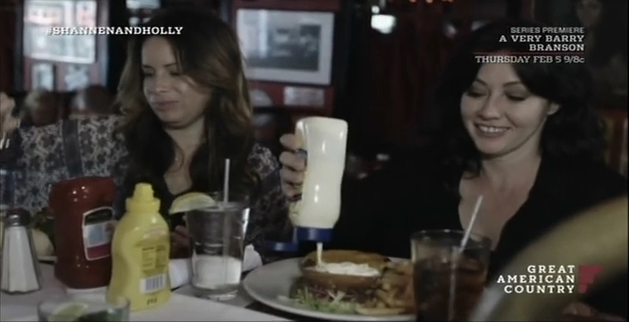 Charmed-Online-dot-net_OffTheMapWithShannenandHolly-S01E06-0418.jpg