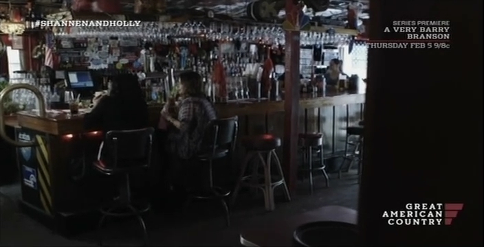 Charmed-Online-dot-net_OffTheMapWithShannenandHolly-S01E06-0424.jpg