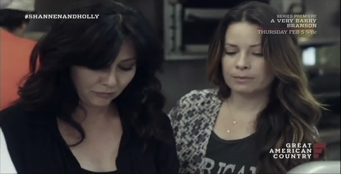 Charmed-Online-dot-net_OffTheMapWithShannenandHolly-S01E06-0509.jpg