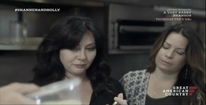 Charmed-Online-dot-net_OffTheMapWithShannenandHolly-S01E06-0524.jpg