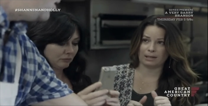 Charmed-Online-dot-net_OffTheMapWithShannenandHolly-S01E06-0537.jpg