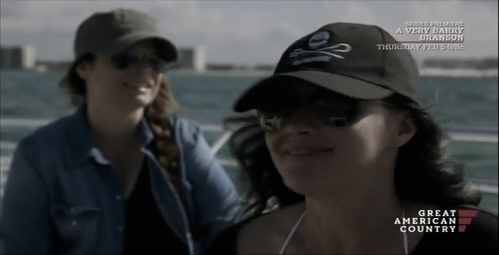 Charmed-Online-dot-net_OffTheMapWithShannenandHolly-S01E06-0957.jpg