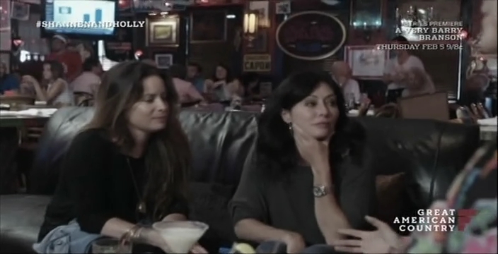 Charmed-Online-dot-net_OffTheMapWithShannenandHolly-S01E06-1110.jpg