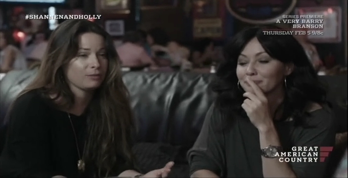 Charmed-Online-dot-net_OffTheMapWithShannenandHolly-S01E06-1125.jpg