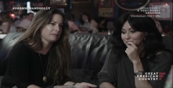 Charmed-Online-dot-net_OffTheMapWithShannenandHolly-S01E06-1129.jpg