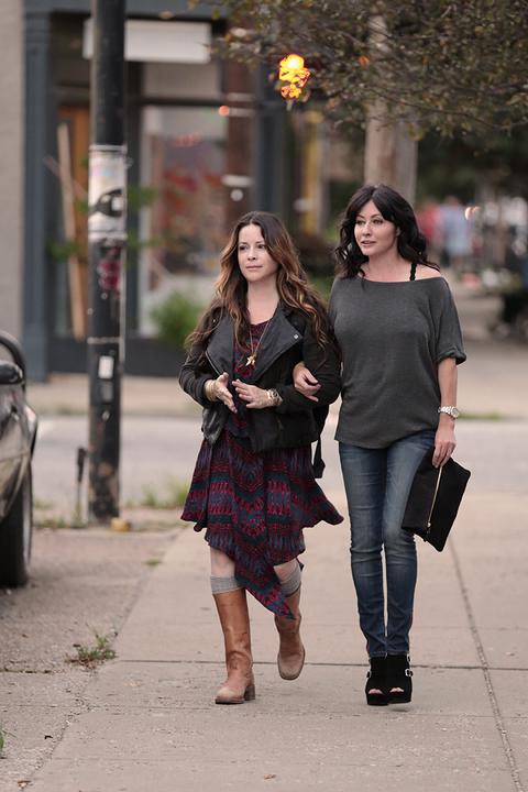 BP_GCSNH101H_holly-and-shannen-on-louisville-street_p.jpg