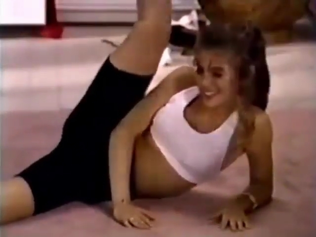 Charmed-Online-dot-nl_AlyssaMilanosTeenSteamWorkout1140.jpg