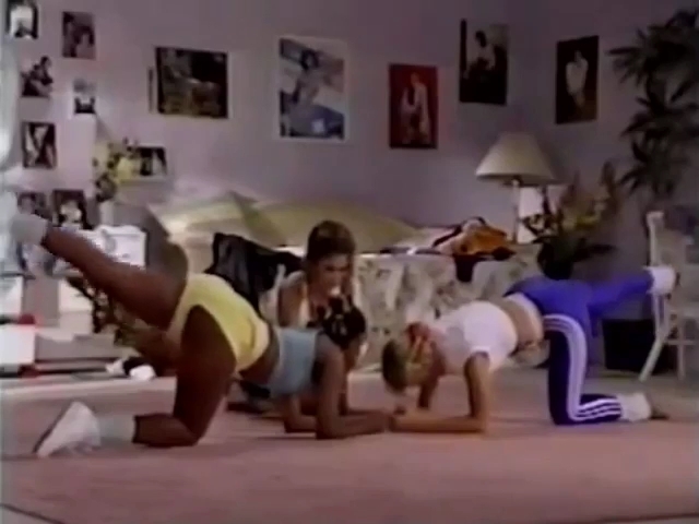 Charmed-Online-dot-nl_AlyssaMilanosTeenSteamWorkout1307.jpg