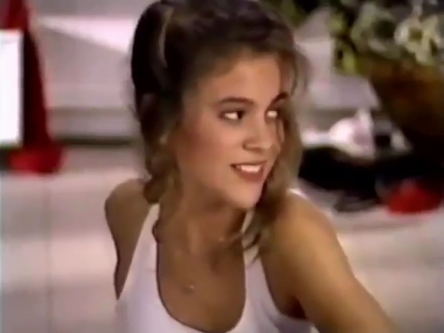 Charmed-Online-dot-nl_AlyssaMilanosTeenSteamWorkout1376.jpg