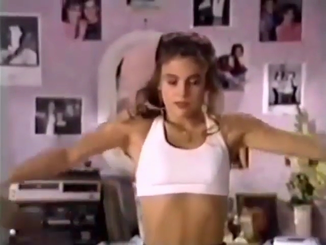 Charmed-Online-dot-nl_AlyssaMilanosTeenSteamWorkout2216.jpg