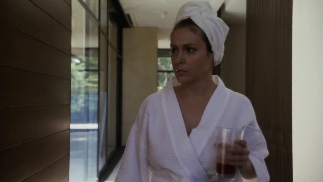 Charmed-Online-dot-net_BreakingIn1x02-0800.jpg