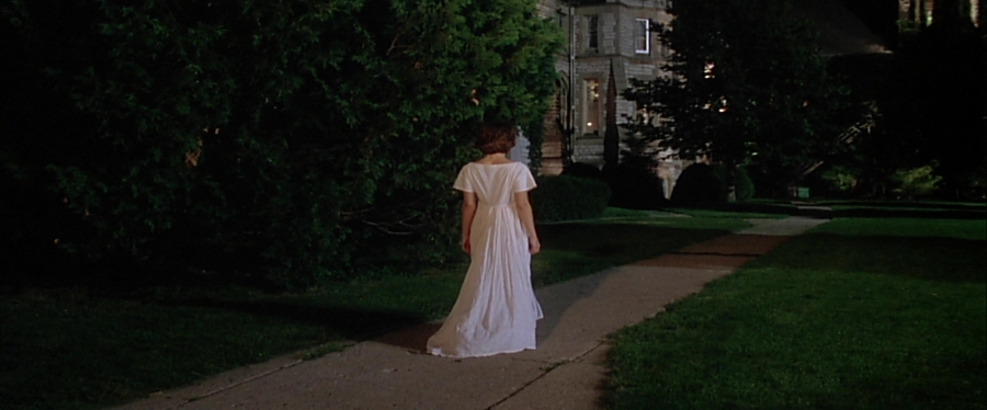 charmed-online-dot-net_EmbraceOfTheVampire0477.jpg