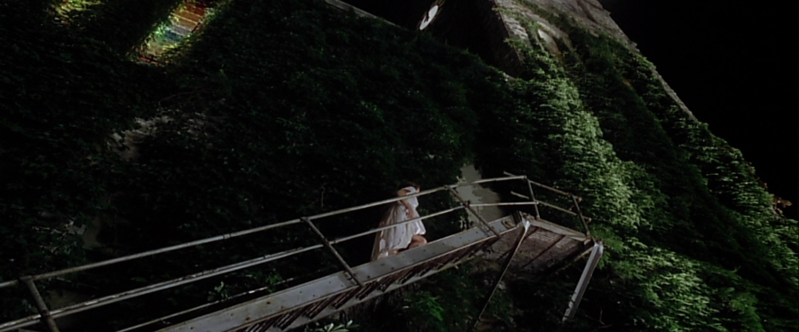 charmed-online-dot-net_EmbraceOfTheVampire0491.jpg