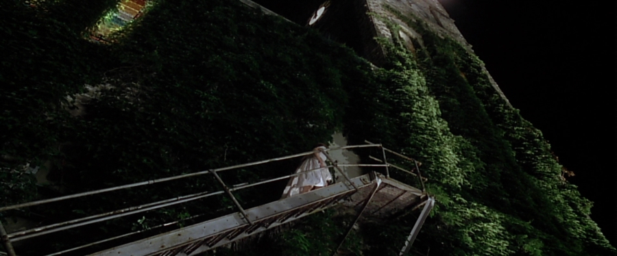 charmed-online-dot-net_EmbraceOfTheVampire0493.jpg