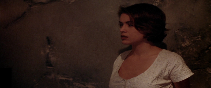 charmed-online-dot-net_EmbraceOfTheVampire0533.jpg