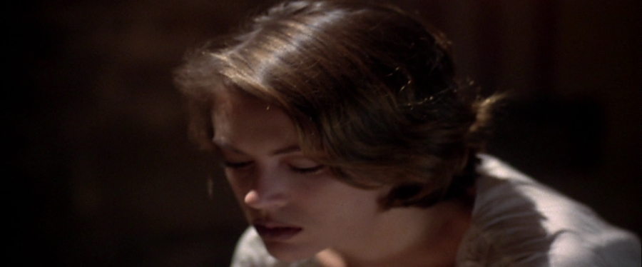 charmed-online-dot-net_EmbraceOfTheVampire0552.jpg