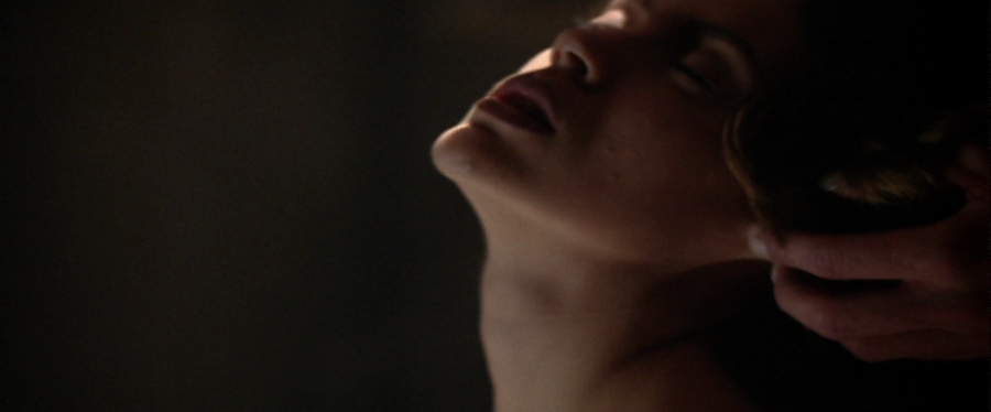 charmed-online-dot-net_EmbraceOfTheVampire0602.jpg