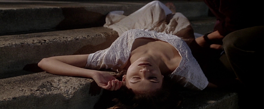 charmed-online-dot-net_EmbraceOfTheVampire0750.jpg