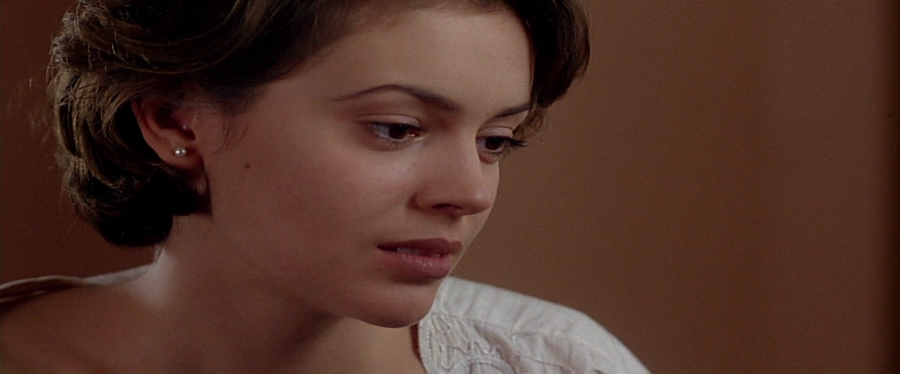 charmed-online-dot-net_EmbraceOfTheVampire0865.jpg