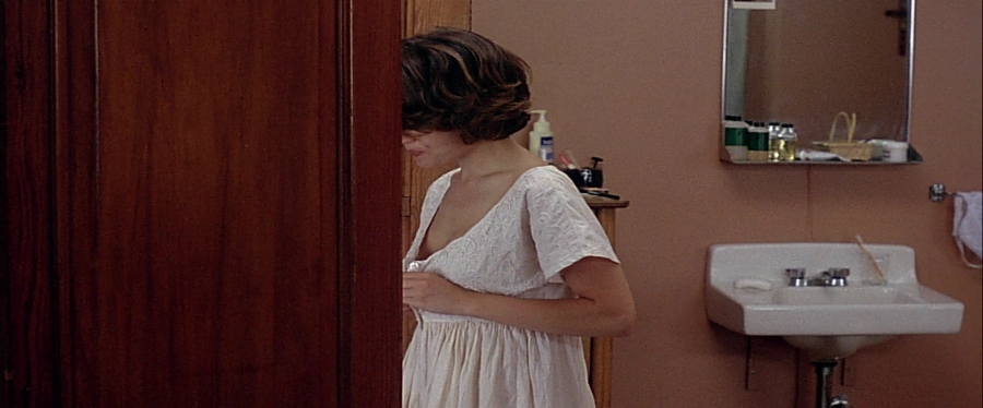 charmed-online-dot-net_EmbraceOfTheVampire0903.jpg