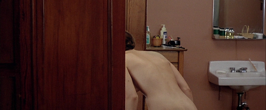 charmed-online-dot-net_EmbraceOfTheVampire0916.jpg