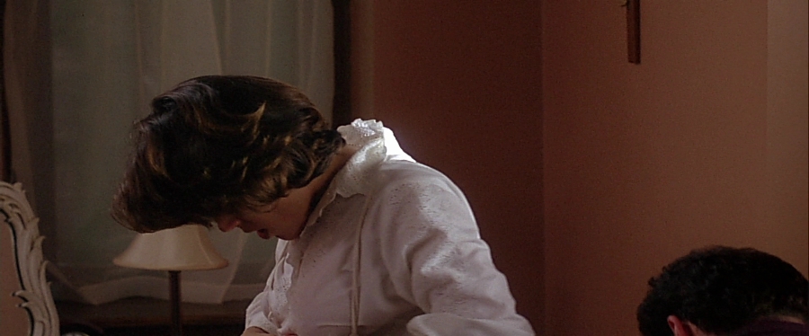 charmed-online-dot-net_EmbraceOfTheVampire0977.jpg