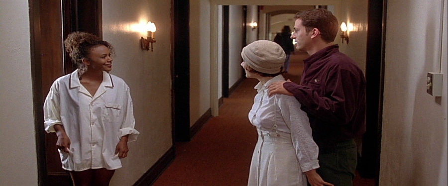 charmed-online-dot-net_EmbraceOfTheVampire1008.jpg
