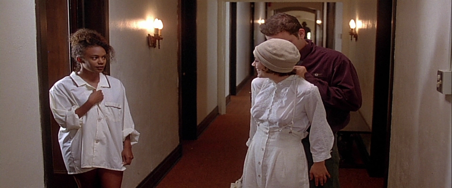 charmed-online-dot-net_EmbraceOfTheVampire1017.jpg